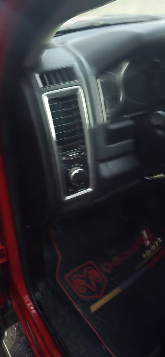 دوج رام موديل 20 ماشيه ٤٨ الف كلاسك بيها جاملغ امامي فقط جديده السيارة رقم اربيل انكليزي سعرها 20 الف  مكانها بغداد ***********
