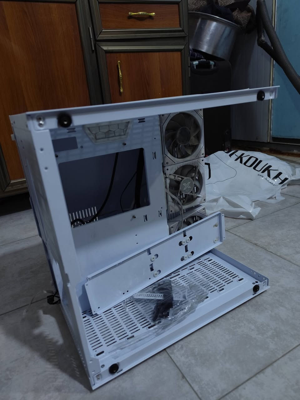 السلام عليكم
كيبل اكستنشن ابيض لكرت الشاشة 
8pin
السعر 25 الف

كيس ابيض كامل الملحقات
السعر 50 الف
التواصل عالخاص او واتس اب
***********
