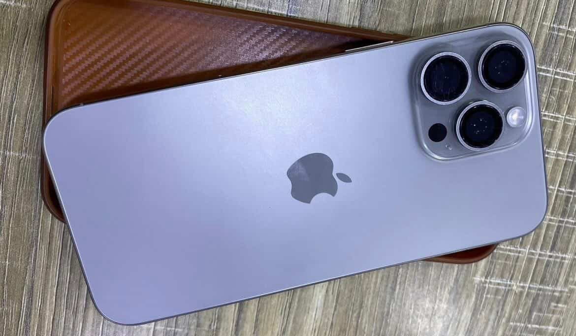 السلام عليكم 16 برو ماكس تيتانيوم ذاكرة 256 شريحة إلكترونية esim بطارية 91  مغلف ppf ولا شخط كلش نظيف الكارتون مالته ويا وفقط كيبل السعر مليون و200 العنوان بغداد الشعب 
*********** واتساب
