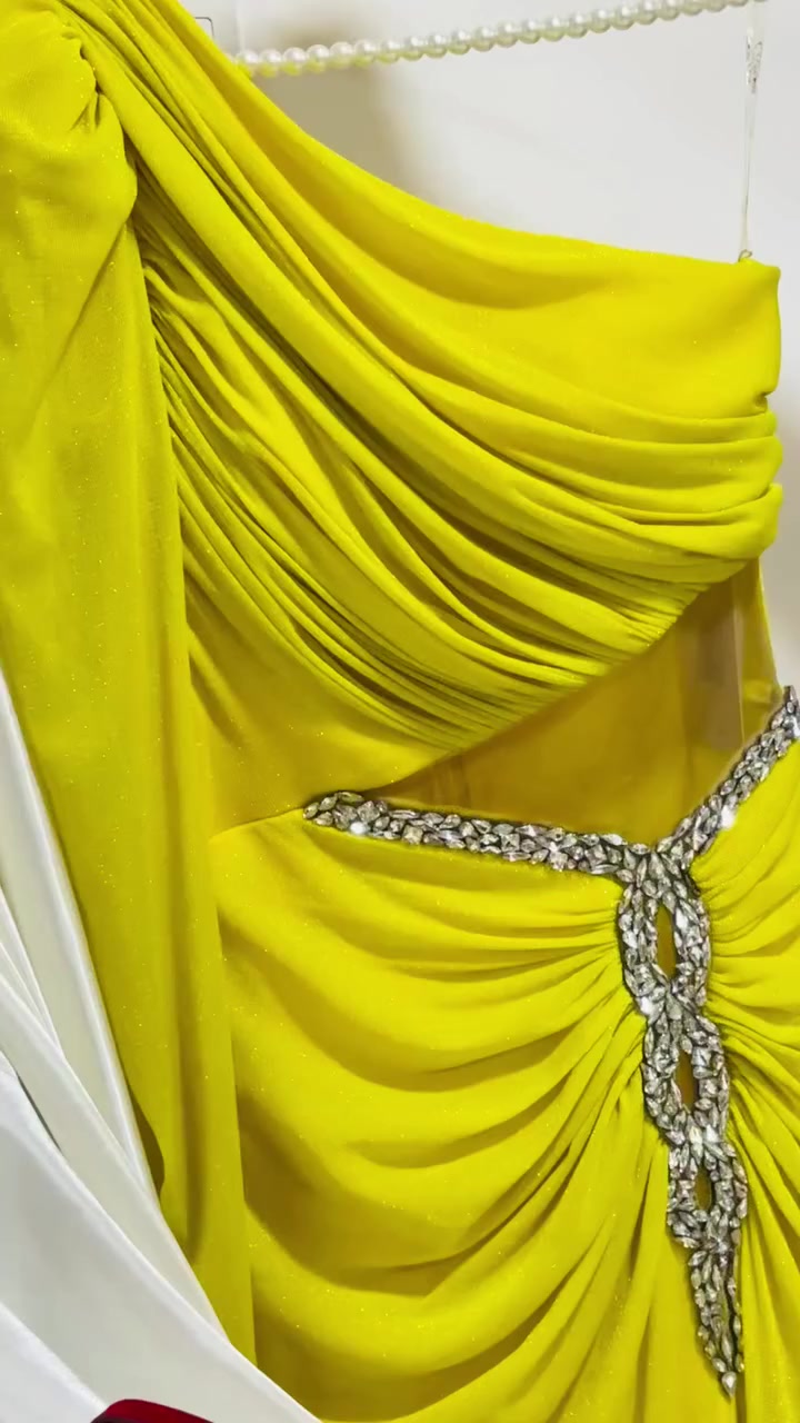 فساتين للبيع الأصفر قياس ٣٨ والوردي قياس يلبس من ٤٠ إلى ٤٤ وبيه برنسيسة


**إذا كنت صاحب هذا الإعلان وتريد حذفه لأي سبب، رجاءا أرسل رسالة إلى الدعم الفني**