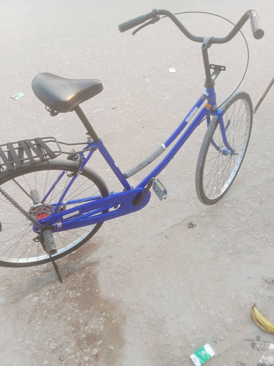 سلام عليكم بايسكل للبيع او للمراوس سانتوس مديل 20 لون حبري للاستفسار ***********
