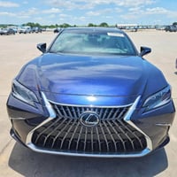 لكزس ES350 • ٢٠٢٥ • مزاد الاثنين