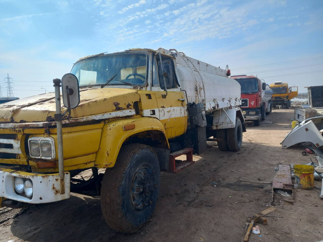 اللبيع نيسان مديل 92  سيارة جاهزة بس القمارة تعبانة رقمهة الماني بصرة المكان البصرة دير  
***********
