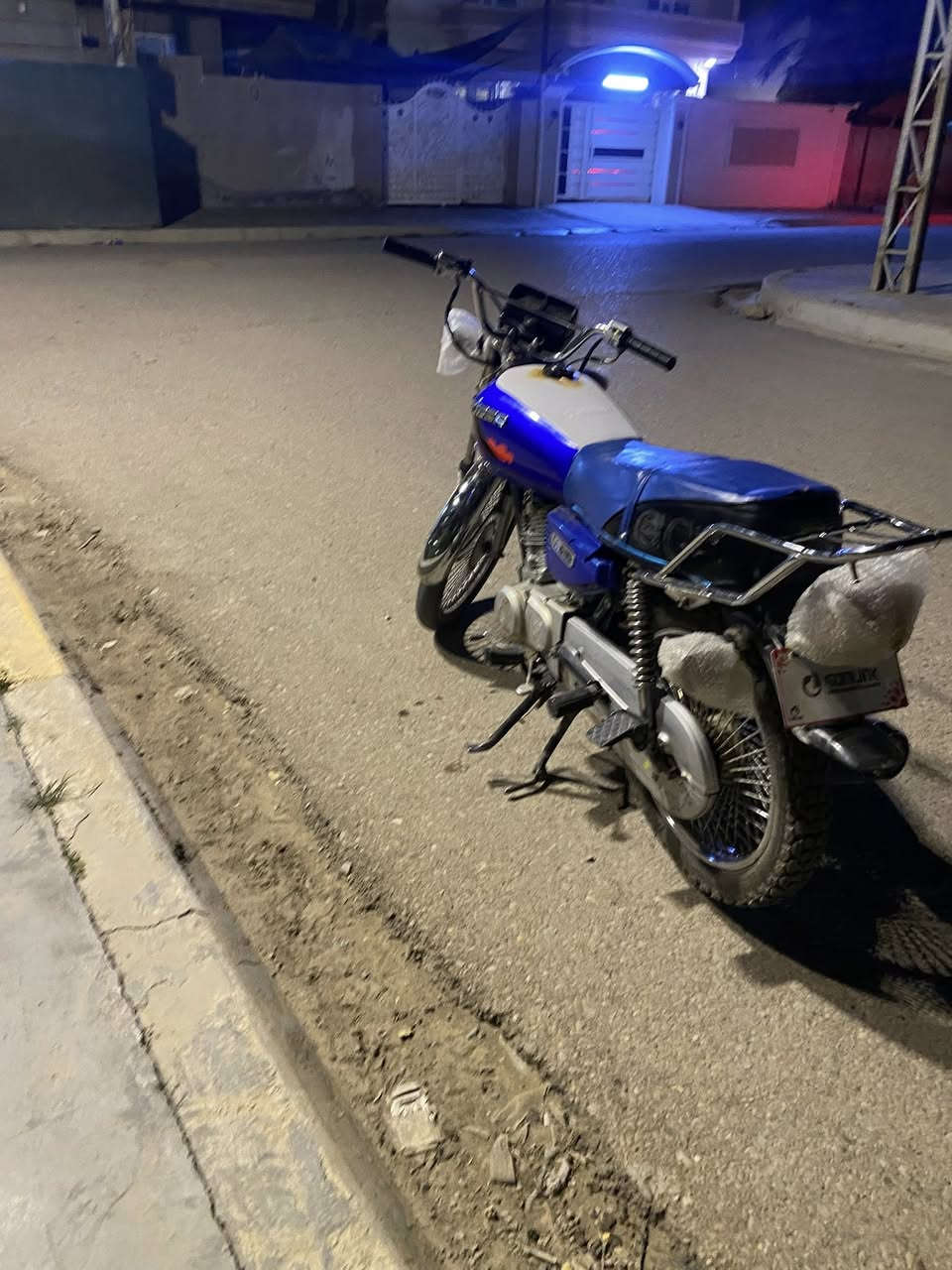 السلام العليكم دراجه تايكر موديل 20دراجه خير من الله شلعه ومعدل تاير وويل خلفي جديد دراجه كامله مابيه نقص النمره الثالثه بيها جرشه للاستفسار ***********
