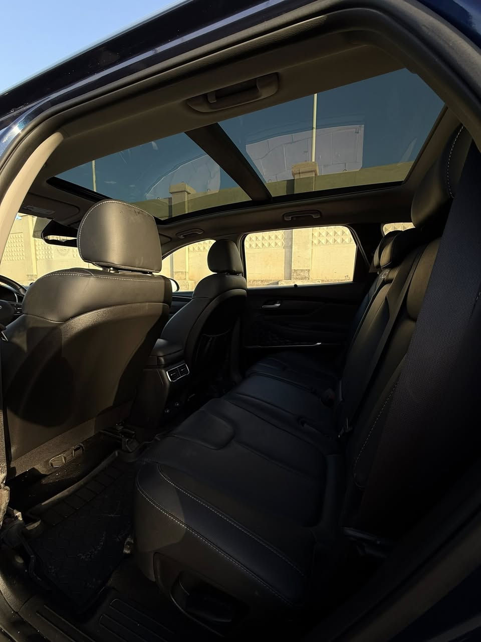 سنتافي 23
رقم كربلاء وارد امريكي 
فول مواصفات
السيارة كلش جديدة مماشية هواي
السعر 220$ بيهة مجال
***********
