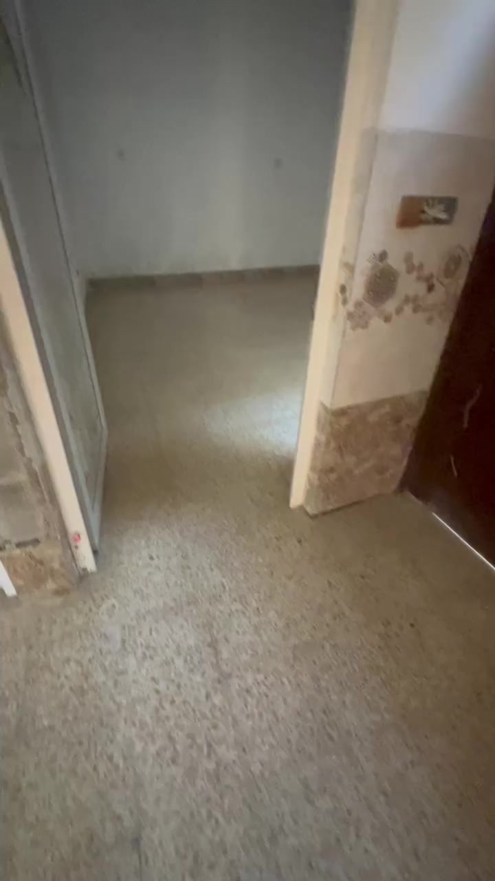 السلام وعليكم دار للايجار فرع اسواق ابو  علي بالقرب من مدرسه غصن الزيتون مساحه البيت 110 سعر الايجار ١٥٠ قفل قفل 🔒 
للتواصل *********** وبي واتساب
