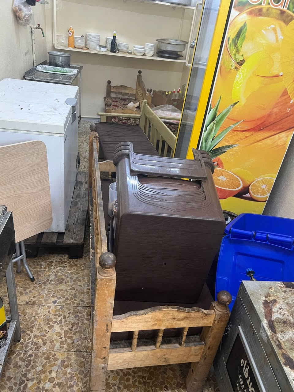 عراض مطعم كامل ما ناقص اي شي عنون بل دواسة سوك الماطورات ادفع سعر بل معقول غراض كلها جديدة ***********
