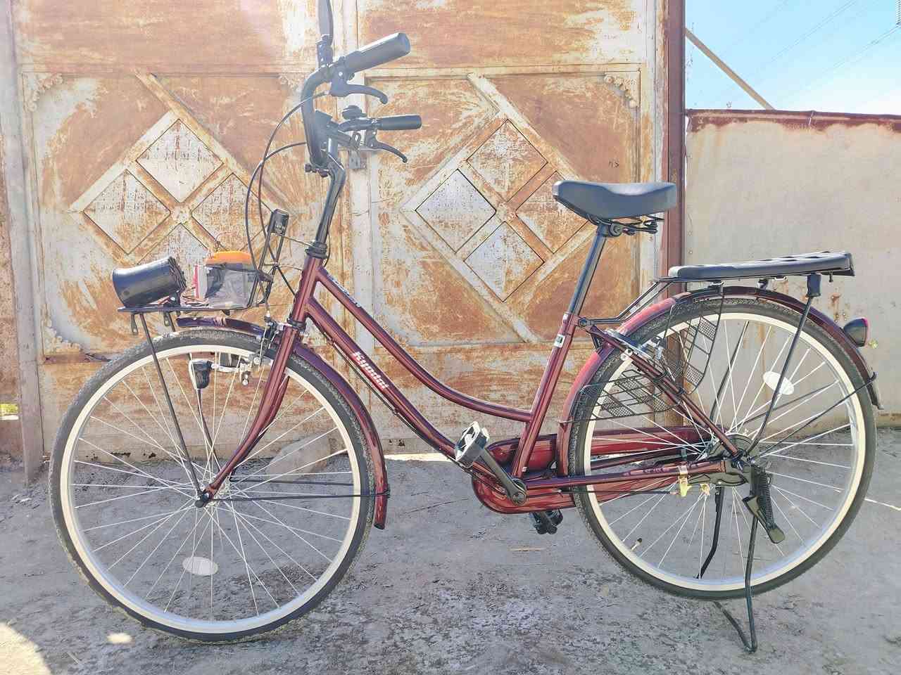 سلام عليكم بايسكل للبيع ياباني جديد صارلي اقل الاسبوع من أخذته لونه ماروني مستعجل على بيعه اليريده يتصل عله هاذه الرقم ***********
