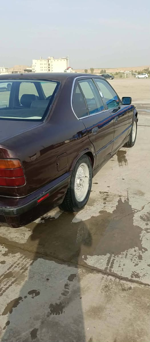 سلام عليكم
بي ام للبيع او مراوس حسب القناعه 
حجم525i
موديل95
رقم كركوك شرط التحويل 
تبريد تدفئه
 گيرشرط محرك مسكر فانوس  شرط
 صدر جديد تخم تاير 
السياره بلاديه بدون ضربه ولا خياس 
نقص برغي مابيها فول فول 
السعر 75وبيها مجال 
العنوان صلاح الدين طوز خورماتو 
***********
***********
