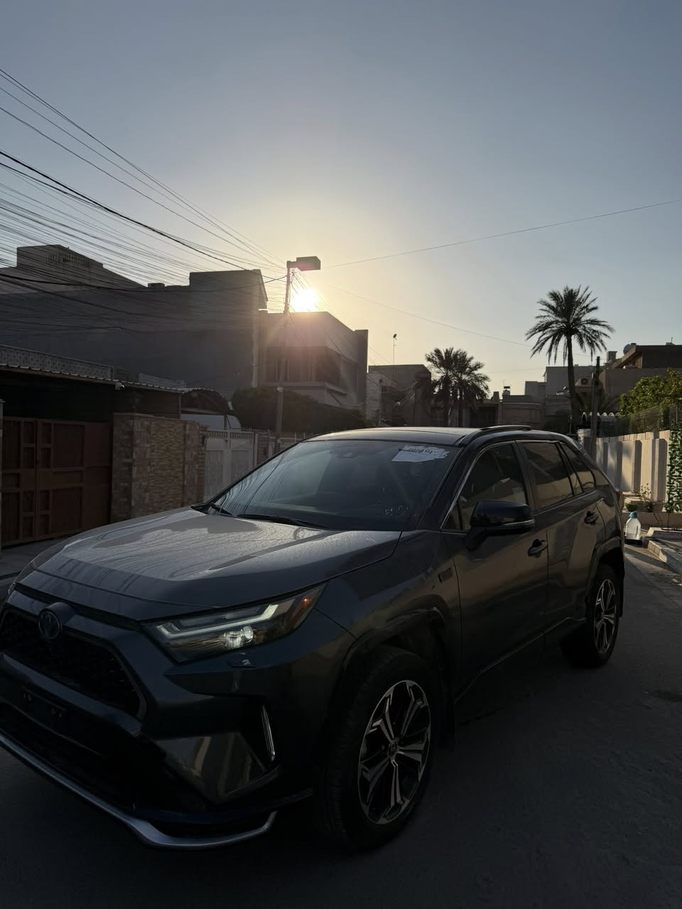 السلام عليكم
للجنايه للجنايه !!! 

‏ Toyota RAV4 Prime XSE Premium 

2024/9 انتاج 
فل اوبشن اعلى مواصفات براف فور  بلك ان هايبرد بانزين ١/١ 
السيارة وارد امريكي زيرووو من الوكاله ماشية ١٥٠ مايل فقط 
بيه تعديل بارد باب الامامي اليمنه راجع بلادي وبيه صبغ تكمة الباب الخلفي شبر وحار قرن الجاملغ اليمنه 
السيارة مكفوله وكاله
بدون الغود بدون شاصي 
السياره زيرو ريحة الشركة 
رقمه فحص موقت تسجيل جميع محافظات العراقية 
وهاي صور الحادث مرفقة
للتواصل  
***********
مكانه بغداد المنصور
