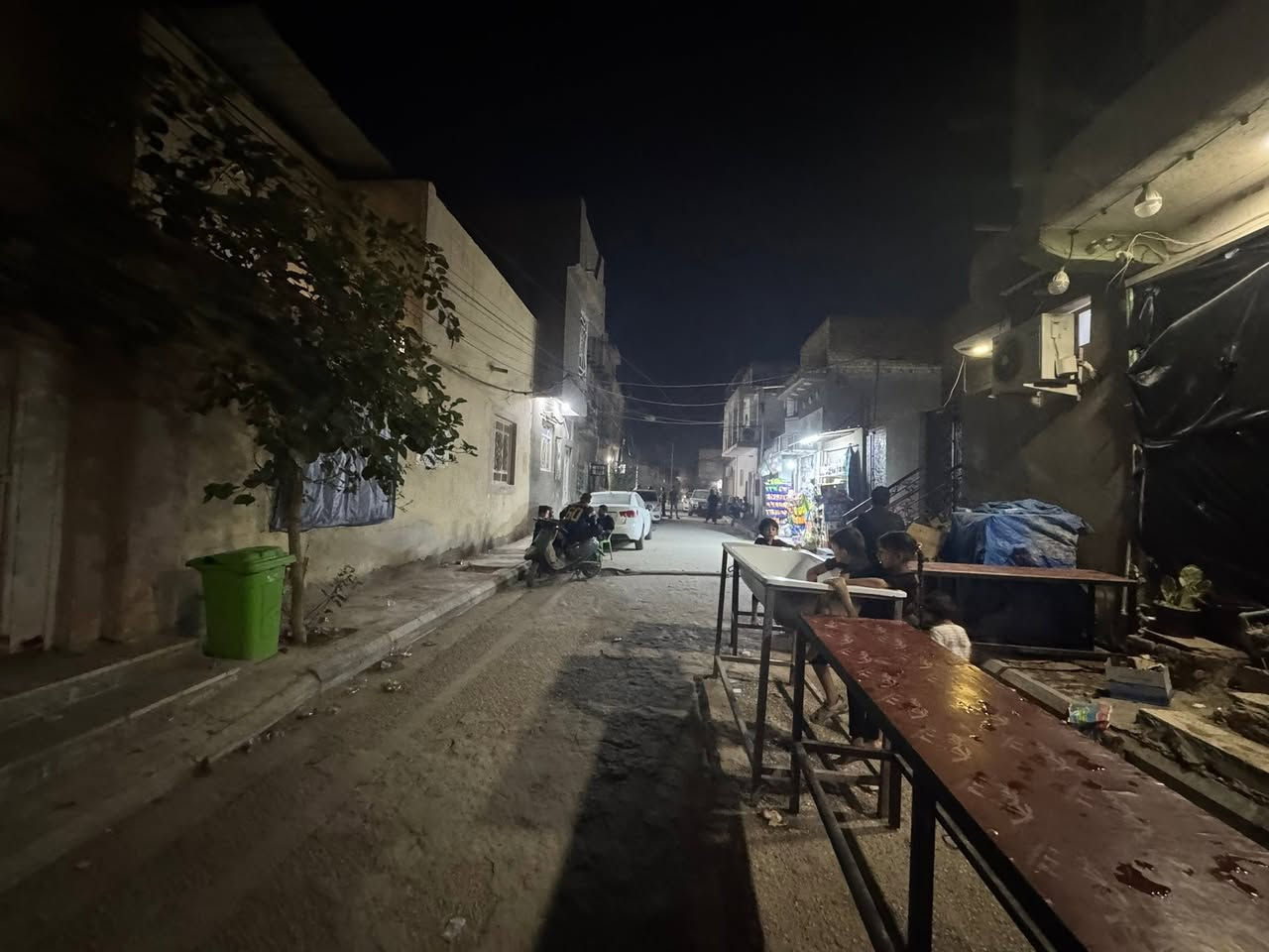 بيت للبيع في منطقة الدب مساحته 160 متر طابقين غرفتين جوه وصاله ومطبخ واستقبال وهول والطابق الثاني ثلاث غرف وصاله         قريب على شارع الدب 
الاتصال على الرقم واتساب ***********
