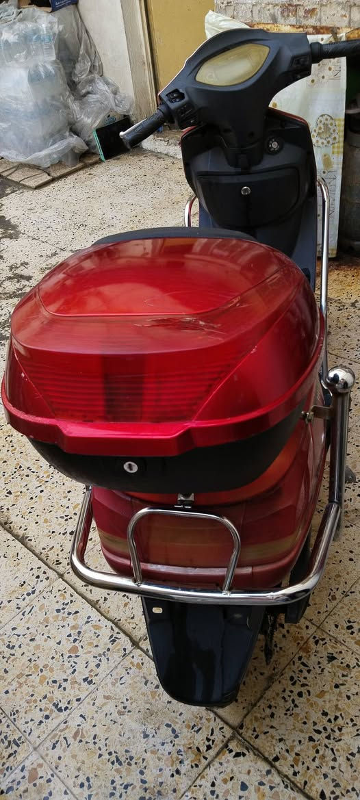 السلام عليكم ..
دراجة شحن للبيع نوع سبيسي كشرها نظيف جداً وبيها درع داير مدايرها + صندوق خلفي ومثل مموضحة بالصورة
بطاريات كاعده وتعبانه كلش لان من 21 تاركها بس هي كلشي ما بيها جانت تشتغل و اروح واجي بيها 

 السعر 300 الف قفل

للاستفسار ***********
مكاني الأعظمية
