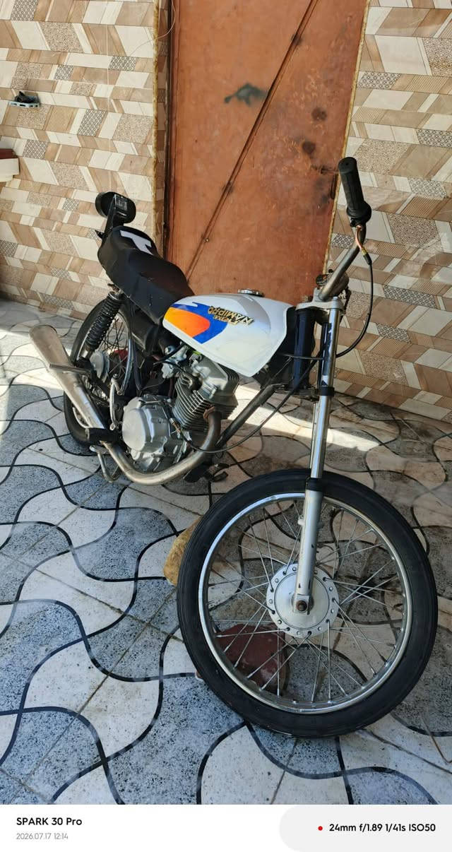 للبيع نامه شلامجه مديل 20 كلك شاصي مكفول من لحيم ولعواج دراجه جديده مكينه مفتوحه ولفات 1=0 وبستم اول فتحه اله دراجه جديده كلش شلعه ومعدل  خير من الله سدر جديد دراجه جديده كلش مال جناي اي نقص مابيه  مكان سوق الشيوخ ناحيت الطار سعر 400 رقم الهاتف ***********
