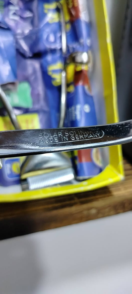 مكائن حلاقة عدد 2 جديد بالكارتون
انتاج المانيا صناعة ثلاثينات 
التفاصيل والسعر مراسلة الواتس اب 
***********
