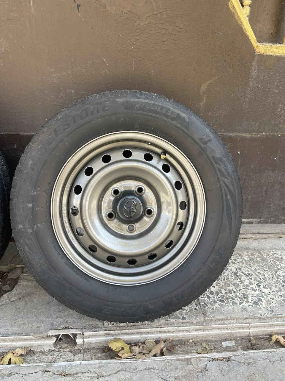 سلام عليكم ويل فلاونزا حجم ١٥ ياباني مصبوغ حراري وكبات فلاونزا وتاير برجستون ياباني نضافه ٨٠ /١٠٠  يرهك ملكه راس الثور فلات وتكم ملاحضه الويل مصبوغ صبغ هولندي درجه اولى اتصل وتدلل *********** مكان بغداد البياع
