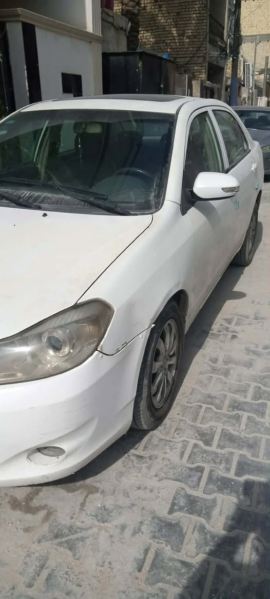 السلام عليكم سياره كير محرك جيد جدا كهرباىيات.. تخم  .. صدر جديد.. تبريد شغال.. سياره مبدل بيها فقط باب اليمين  باب اصلي.. وطخه بالجاملغ الايمن معدل عالبارد. رايدها ب50 ورقه وبيها مجال والشراي يجي خاص ويدلل..***********
