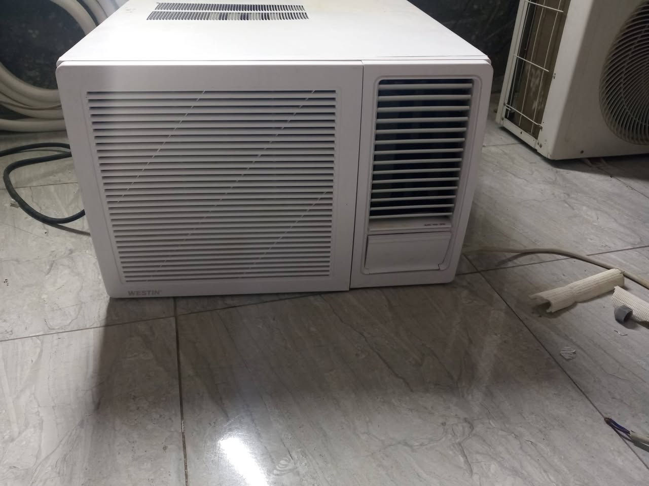 سبلت كنتوري 3 نص   شغل فول سعر 750قفل. مكيف نوع وستان بلادي فول نضيف فول سعر 300قفل طننص بلادي مامصلح كامل بوري جديد واي سعر 350مع نقل تنصيب.  شاشه حجم 43 بلادي مامصلح مابي لنت  سعر 120.   طنين ثليث كنتور مع تنصيب بوري جديد واي 500بابل ***********مكو حجزه  تنصيب توصيل مجود
