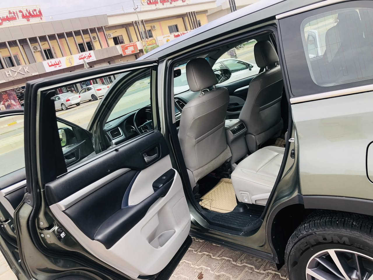 السلام عليكم
هايلندر للبيع فقط

موديل ٢٠١٨ 

مواصفات XLE معروفه

رقم صلاح الدين الدولي باسمي مشروع وطني 

الضرر جاملغ وبنيد بدون دواخل وشواصي ماشيه 80

سياره جديده وجاهزه من كلشي وشرط التحويل

 

للاستفسار اكثر الاتصال 

***********
