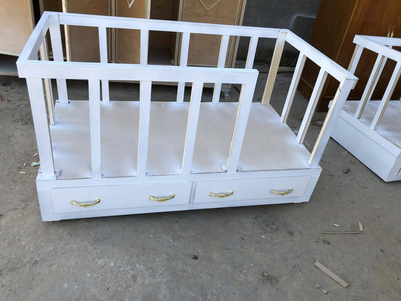 شغل نجاره مديل كاروك حسب طلب خشب عراقي شغل تفصال اي مديل نشتغل وكافه غرف نوم اوعندك خشب قديم نجددتصليح وصبغ مكان سماوه مراسله صفحه اوتصال ***********
