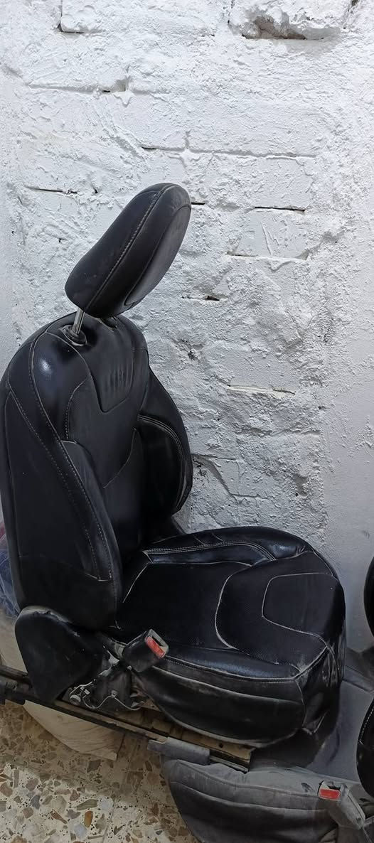 كشنات جيب كاملات نضافتهن 80 ٪  حتى ماطوراتهن شغله بس ظرر واضح بلصوره سعرهن 60 الف ثنينهن ابيعهن 
العنوان نجف 
***********
