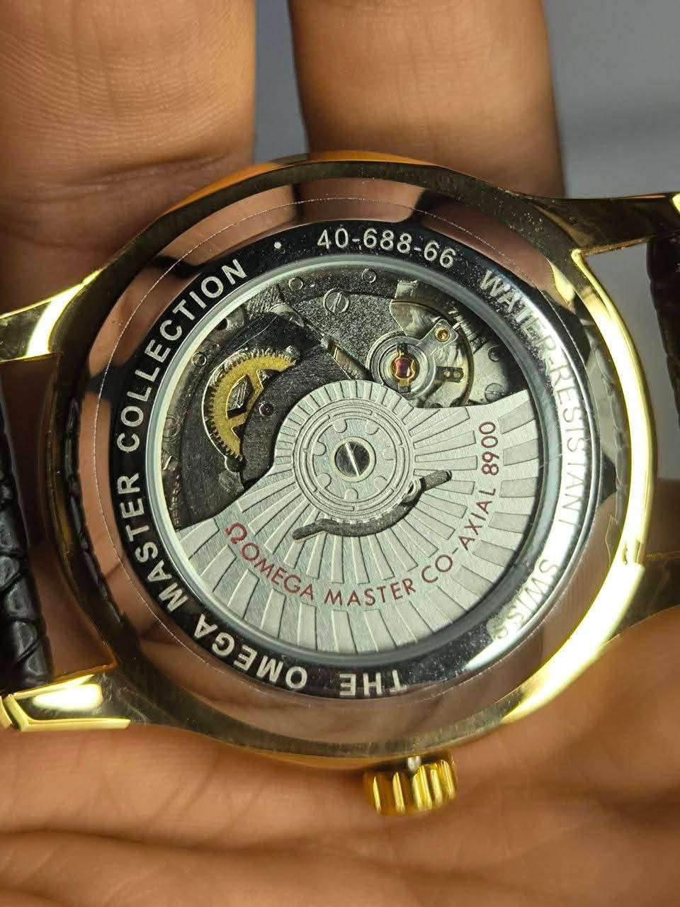 ساعة من ماركة اومكا OMEGA
تحفة فنية 

لمحبي الكلاسك والهدوء

مكينة اوتماتيك نصب وتكويك 

ميناء ابيض مميزة مزودة بمنفذ تاريخ مع فول لامينوس 

زجاج زفير  ضد الخدش 

مقاومة ماء وغبار...سير جلد طبيعي 

قفل فراشة...مختمه بالكامل 

السعر:-65الف مع توصيل


**إذا كنت صاحب هذا الإعلان وتريد حذفه لأي سبب، رجاءا أرسل رسالة إلى الدعم الفني**