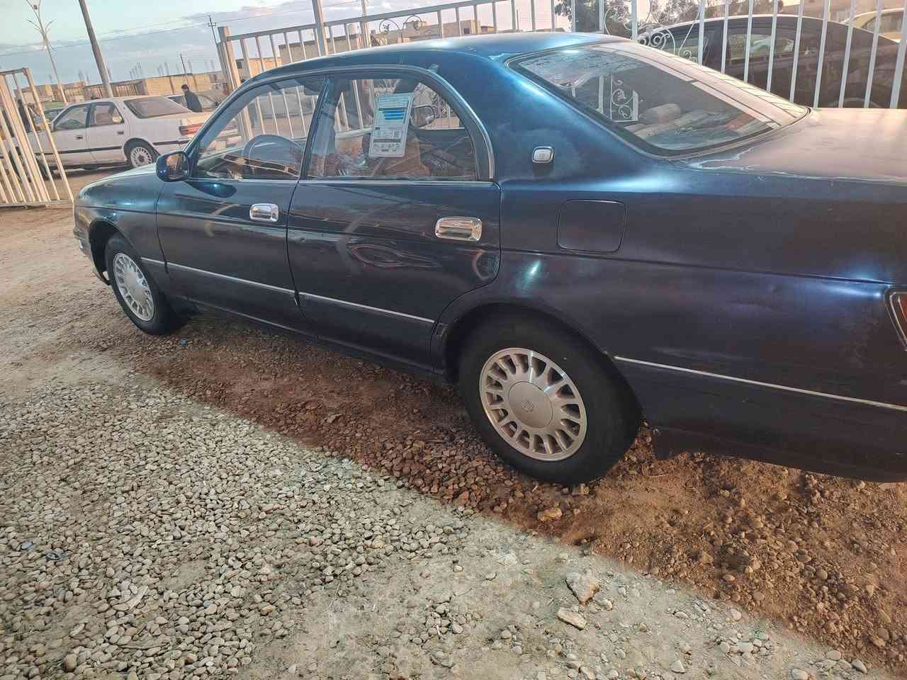 السلام عليكم سياره للبيع بطه فصل جاهزه مكينه كير حداديه تخم تاير تبريد كهربائيات سنويه ورقم جديد مكفوله من الضربه القويه والعيب الشرعي السعر ٥٥ وبيها مجال قليل ***********
