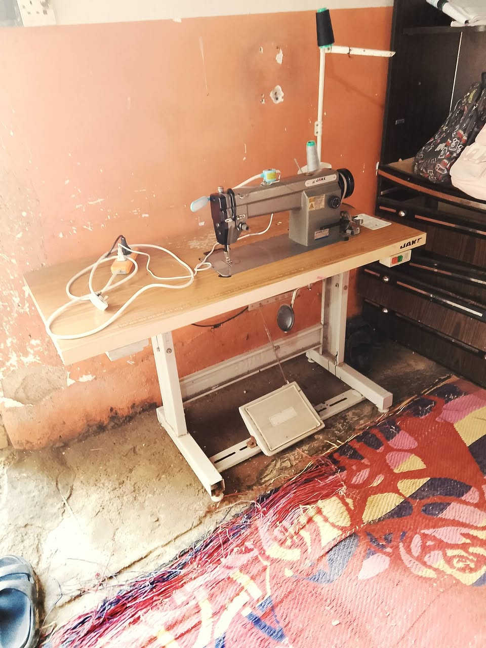 سلام عليكم مكينه خياطه للبيع سعره 250وبيه مجال مكاني بغداد الراشديه لاتصال ***********
