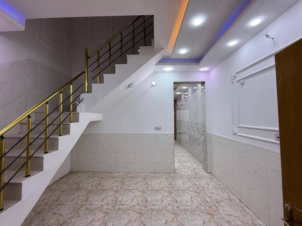 ‏‎‏‎دار للبيع  او المراوس في النجف الاشرف
حي الوفاء
مساحه الدار  ١٠٠ م 
شارع ١٠ 
٣ غرف نوم
 

‏‎  للاستفسار مراجعة مكتب العطاء للوساطه العقاريه في حي الجامعه شارع ابو حكمت مجاور باقر مول 
او الاتصال 
‏‎*********** (يتوفر واتساب)
