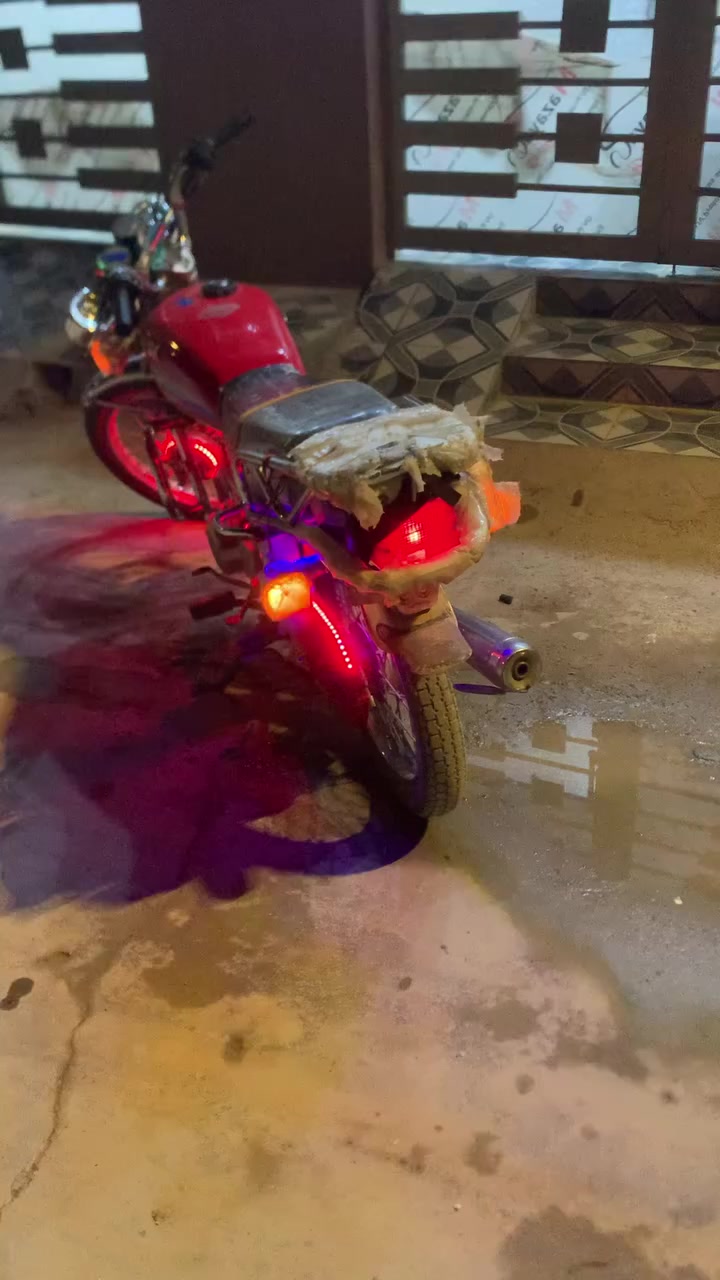 سلام عليكم دراجه خير من الله سلف شغال  كهربائيات كامله دراجه احله من صوره مكينه دايوان اكزوز دايوان معمره جديد الدراجه بس دبلات إماميه موشي *********** عندي واتساب بي
