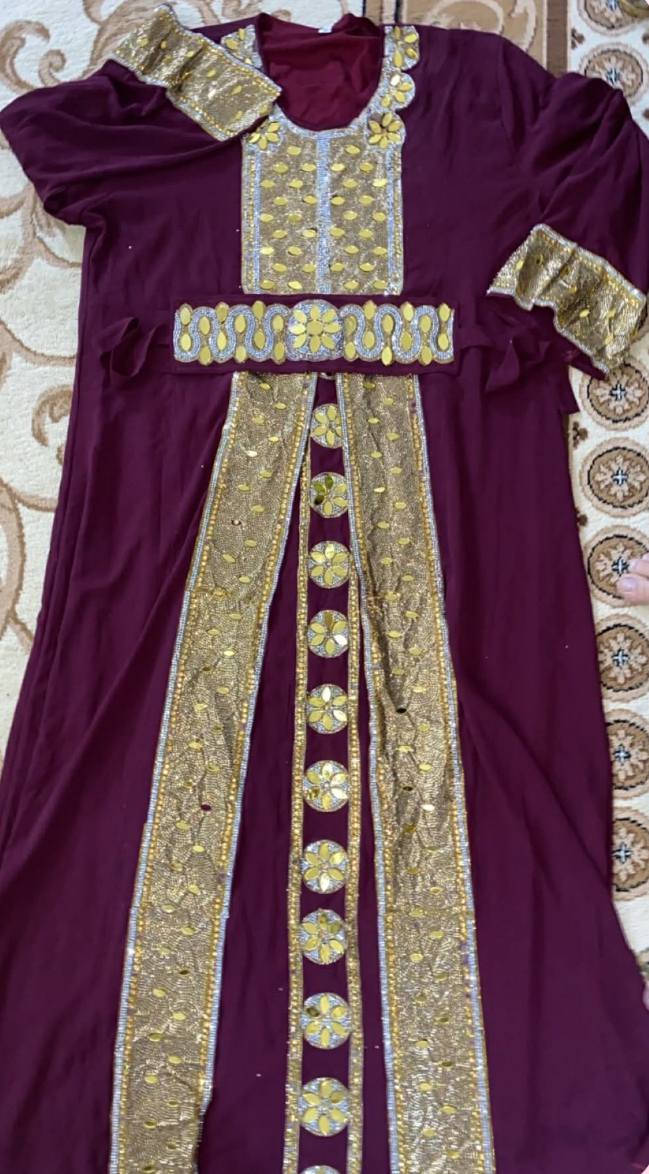 ...عندي هاي .فستان مااعرف قفطان ..مهم . جديد جديد .غير مستخدم ...قياس  3اكس. ..يلبس وزن 85..لون اسود .ولون ماروني ..الواحد ب 15. اثنينهم 25


**إذا كنت صاحب هذا الإعلان وتريد حذفه لأي سبب، رجاءا أرسل رسالة إلى الدعم الفني**