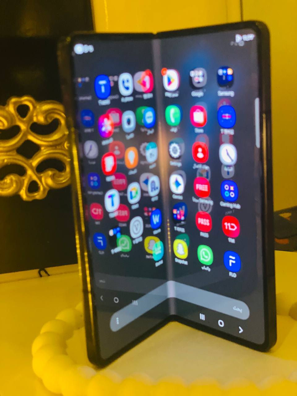 تلفون Samsung Galaxy Z Fold 4
شكل ايباد و تلفون 
تلفون راقي جدا
معالج Snapdragon 8+ Gen 1،
بطارية 4400 ملي امبير 
ذااكرة 256
يدعم شحن لاسلكي و يدعم شحن عكسي 
استعماله فقط ست اشهر
بي مواصفات جدا حلوة تكدرون تبحثون عنها 
سعر الجديد 1.500 او 1.250
الأن معروض ب600 الف و بي مجال 
تواصل خاص ***********
