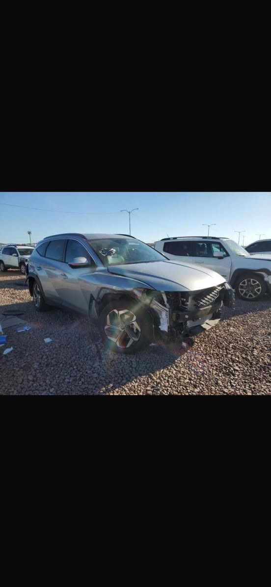 توسان 23 وارد امريكي رقم بغداد حادث جاملغ امامي بارد مع صبغ قليل ونص الجاملغ الخلفي ماشيه 24 الف كم وجلد وفتحه وجنطه كهرباء ورادارات امامي وخلفي وجانبي ومواصفات اخرى للبيع بسعر مناسب  هاتف *********** بغداد حي الجهاد

