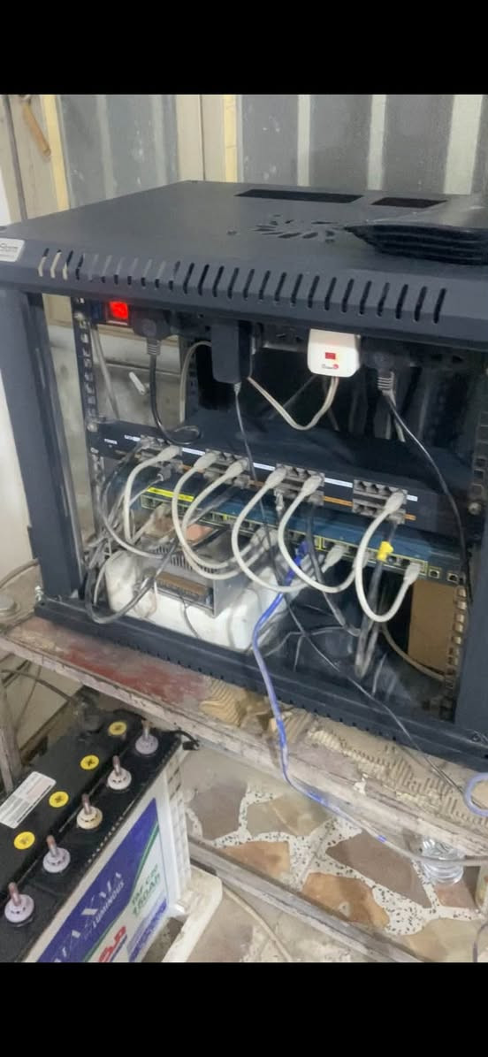 برج 21 متر لبيع بعد شغل اربع سكترات عدد 4 ubnt OM عدد1 912 عدد 2 بطاريه جديد عاكسه جديد العنوان لانبار ***********
