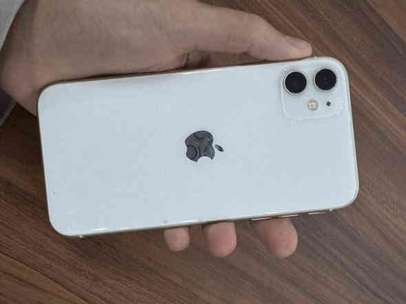 ئايفؤن ١١ دووكاميرا بؤ فرؤشتن مؤبايله كه %٩٥ خاوينه هيچي نه گؤراوه و نه كراوه ته وه مؤبايله كه ده ستي ١كه كارتؤني له گه له ته نها ئه و په له ي شاشه يه ي هه يه  ١٢٨ گيگابايت ١سيم 
پاتري ٧٥ سليماني ***********
