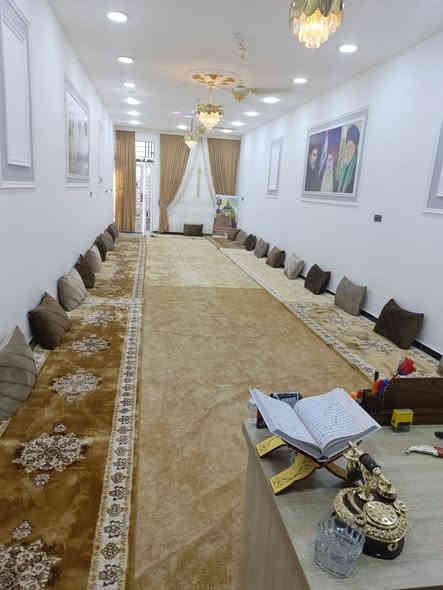 دار سكن للبيع بناء حديث
المساحة 200تقع على شارع 30تجاري حولي 
البناء الطابق الارضي غرفه وصاله وصحيات مشترك ومطبخ واستقبال كبيره 15م وطرمه كبيره الطابق الاول هيكل عوزه بس صب غرفتين وصاله وصحيات مشترك ومطبخ واستقبال 
نوع العقار رقم تعويضي باسمي 
المكان السفحه قرب السكلات 
ملاحظه التبليط واصل لركن والشارع قيد الانشاء 
      ««««مكلف بالنشر»»»» 
     السعر«« 85»» 
للاستفسار***********
