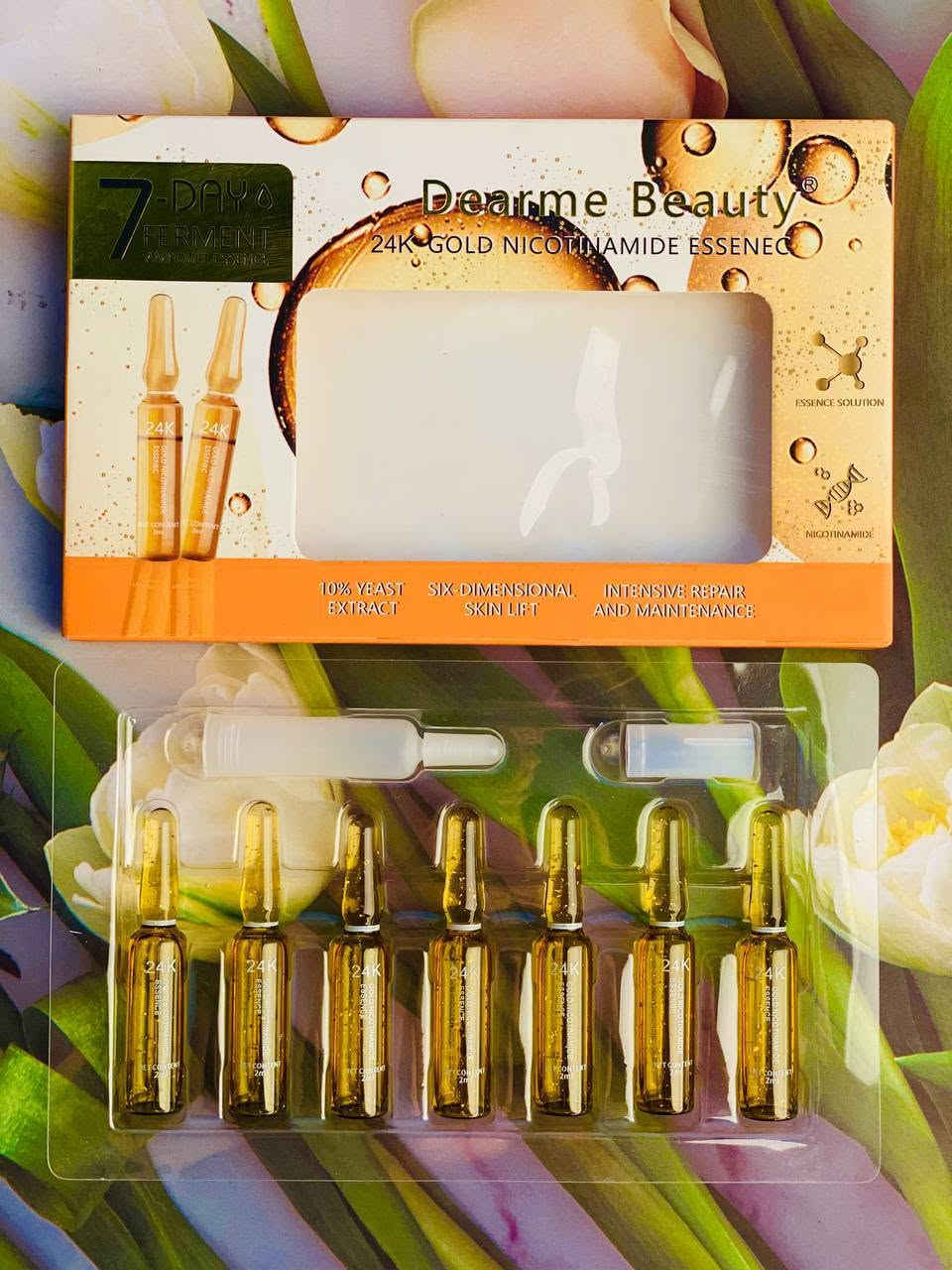 دللي بشرتچ وعيدي إلها الحيوية والنضارة ويا أمبولات العلاج المكثف السبعة أيام من ماركة Dearme Beauty ✨. 

1. أمبولات الصبار (العلبة الخضراء) 💚
Aloe Vera Moisturizing Mini Ampoule Essence
 الميزة الأساسية: ترطيب عميق وإصلاح فوري للبشرة.
 الشرح والفوائد: غنية بخلاصة الصبار الطبيعي، تشتغل كمهدئ ممتاز للبشرة المتهيجة أو الحساسة. ترطب البشرة من العمق وتصلح الحاجز الواقي لها، وتنطيچ ملمس ناعم وبشرة مشرقة وشفافة.

2. أمبولات الذهب والنياسيناميد (العلبة الذهبية) 💛
24K Gold Nicotinamide Essence
 الميزة الأساسية: شد سداسي الأبعاد، تفتيح، ومقاومة علامات تقدم السن.
 الشرح والفوائد: تجمع بين سحر الذهب عيار 24 وقوة النياسيناميد مع 10% من مستخلص الخميرة. تنطي شد ملحوظ للبشرة (Lift)، تحسن مرونتها، وتشتغل على تفتيح التصبغات وتوحيد لون البشرة لتبين أصغر سناً وأكثر حيوية.

3. أمبولات الورد (العلبة الوردية) 🩷
Rose Soothes Brightens Skin Ampoule Essence
 الميزة الأساسية: ترطيب، تهدئة، وإشراقة وردية.
 الشرح والفوائد: بخلاصة الورد اللطيفة، تشتغل على تهدئة البشرة المتعبة والباهتة. تنطي نظارة وإشراقة فورية وتساعد على قفل الرطوبة داخل طبقات الجلد الأساسية لتبقى بشرتچ منورة وموردة طول اليوم.


**إذا كنت صاحب هذا الإعلان وتريد حذفه لأي سبب، رجاءا أرسل رسالة إلى الدعم الفني**