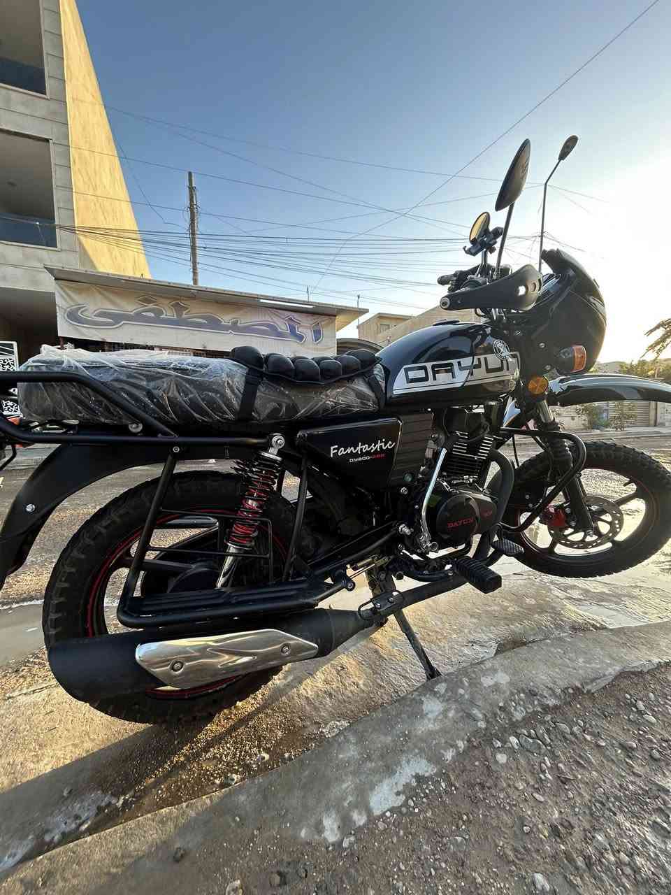 السلام عليكم اخوان دراجة دايوان 200cc موديل 2026 ماشية الفين يعني مو اخت الجديدة لا جديده استخدام شخصي صارلها شهرين تقريبا عندي وهذا ممشاها مكان الدراجة بغداد اليرموك ***********
