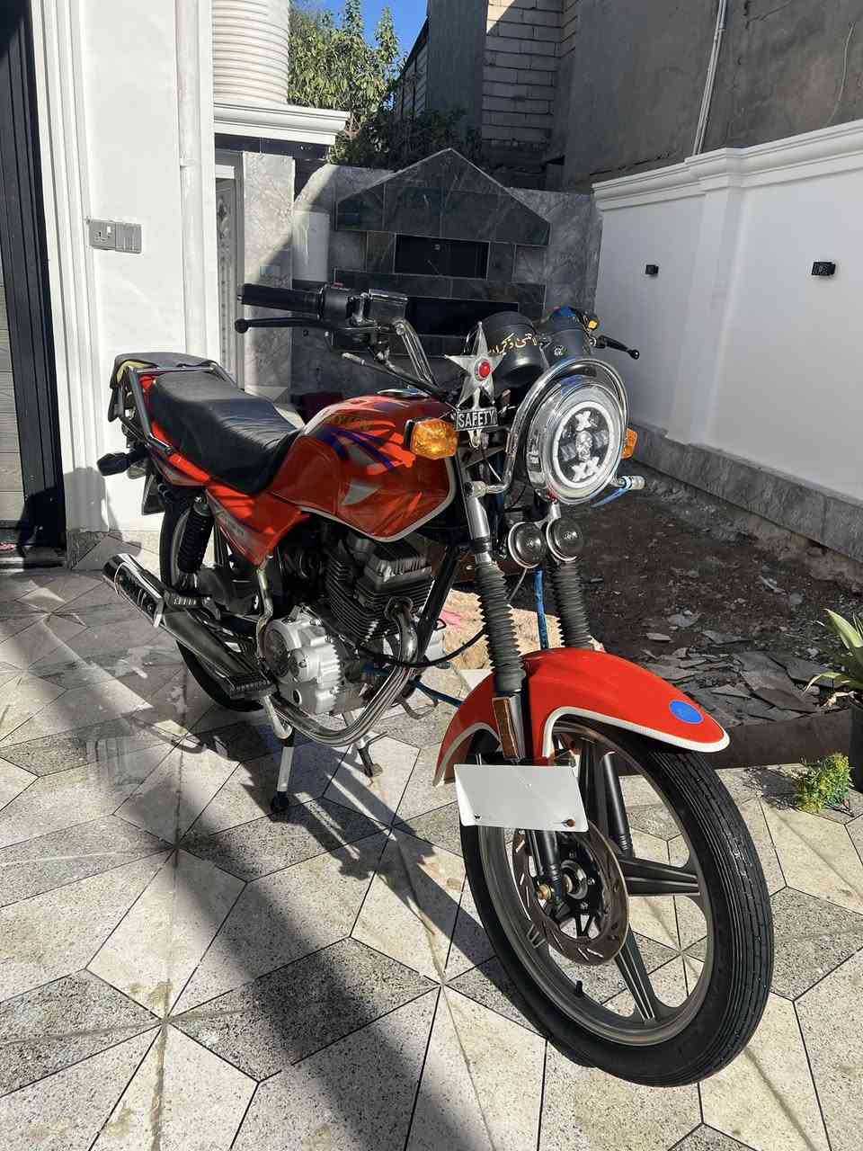 السلام عليكم دايون للبيع موديل 22 اوراق سكنر دراجة نضافة فول مكاتبة بيها و اكاتبك بيها صالنصة مفلترة طرب المكان حلة وردية خارج السعر خاص الرقم ***********
