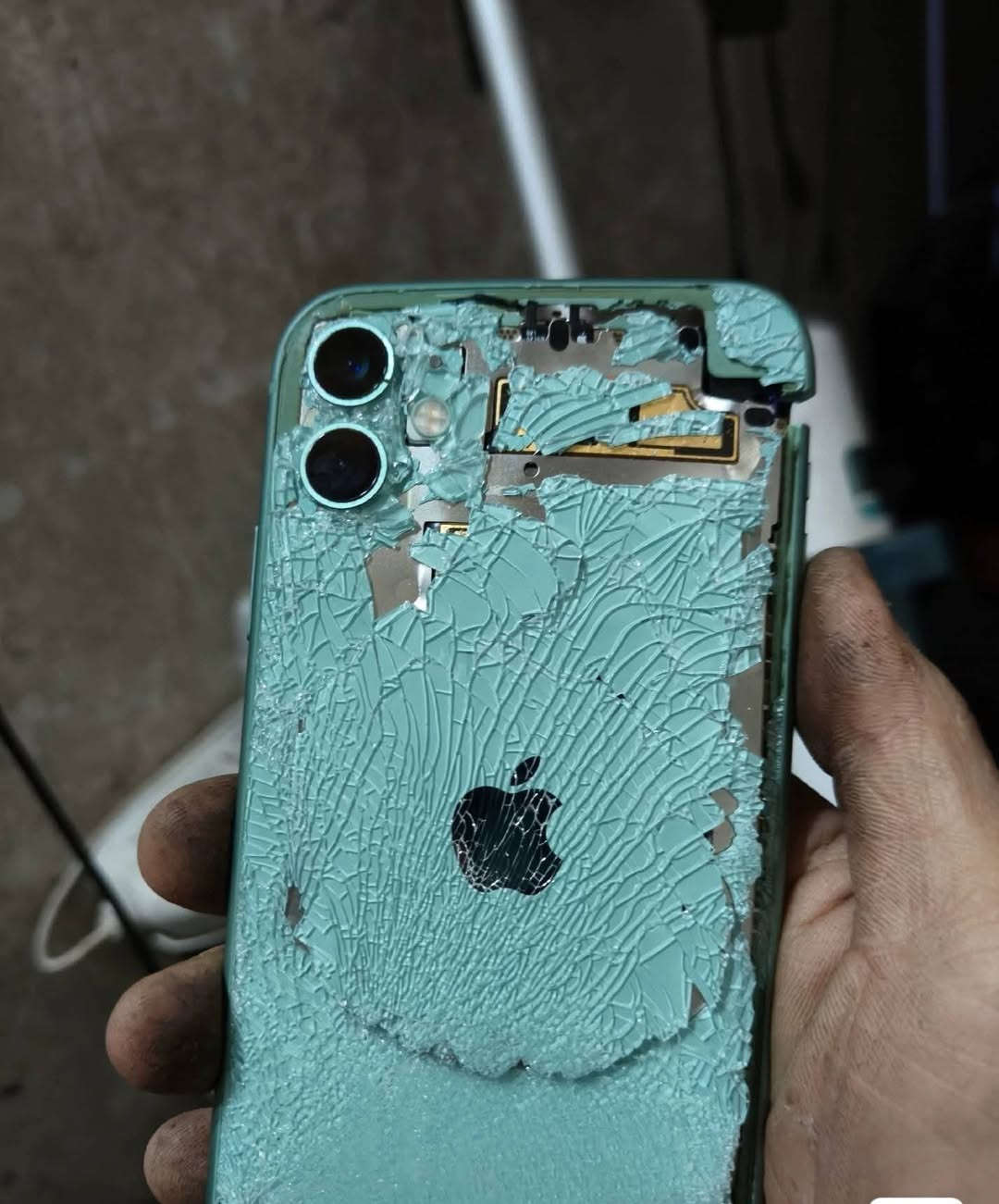 لا تحزن على تلفونك إذا نكسر! مهما كانت حالة الكسر أو الضرر، إحنا نرجعه لك وكأنه جديد. ✨
في مركزنا، الصيانة مو بس تبديل قطع، الصيانة فن ودقة:
✅ تبديل الزجاج الخلفي لجميع أجهزة الآيفون بدقة متناهية.
✅ إصلاح الشاشات المتضررة والخطوط الملونة لجميع اجهزة الموبايل
✅ صيانة بورد وحل أعقد المشاكل التقنية.
✅ تبديل بطاريات أصلية تعيد الحياة لجهازك
📸 شاهد الصور وشوف الفرق بنفسك! 📍 العنوان
السماوة حي الصدر قرب صيدلية ساوة
📞 للحجز والاستفسار: [***********]
