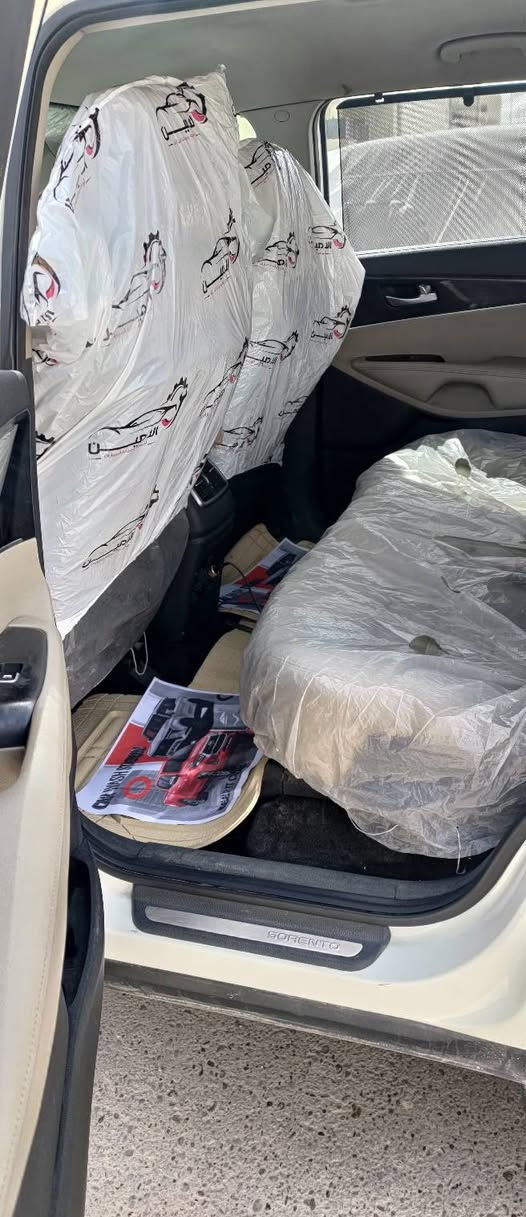سورنتو خليجي 15 شكل ال 17 بدون ضربة بدون تبديل بيهة صبغ بلجاملغ كد شبر اثر شخط 6 سلندر 3500 كشتات جلد شاشة كبيرة حساس امامي خلفي كامرة دوارة لايت زنون عالي ناصي تبريد 3 قطع  3 انضمة قيادة مكاني شارع فلسطين وبسمايا السعر 185 السيارة باسمي ***********
