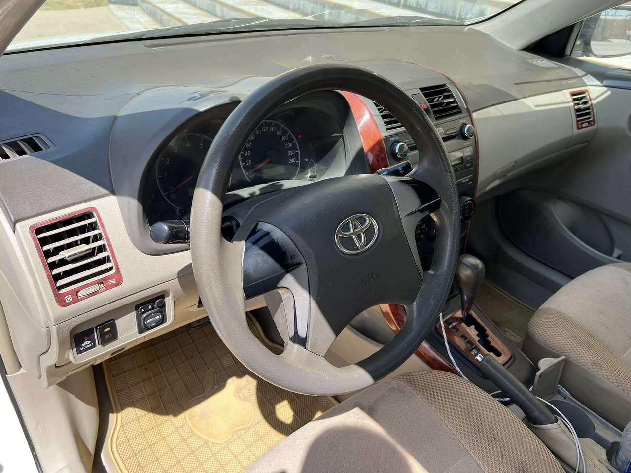 السلام عليكم كورلا ٢٠٠٨خليجي ظررهه قطعه وحده مبدل باب خلف السائق ومكانين بارد كلش صغيرات محرك ١٨٠٠شرط كير محرك صدر نص عمر  سنويه شهر السابع ٢٠٢٦مكان السياره بيجي الحجاج السعر١١٠وبيهه مجال للستفسار الاتصال  ***********
