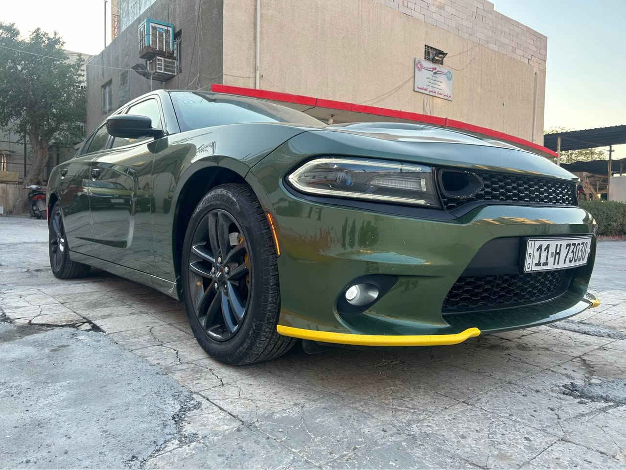 جارجر 2019 بغداد لون زيتوني فول مواصفات وارد امريكي  فور ويل  حادثه جاملغ فقط جهه السايق بدون ايرباك ماشيه 55 ميل تراي زيرو تخم تاير باتري جديد السياره ع وضع الشركه كتلوكات شركه سبير وكارت الشرح عالىشركه رقم بغداد دولي وبااسمي بدون غرامات برغي نقص مابيه من دعاميه لدعاميه رقم الشاصي مرفق وي الصور الي حاب يتاكد  السياره هزه مروريه جديده بااسمي ارقام انكليزيه سنويه جديده لغايه ٢٠٣٠
المواصفات 
شاشه جبيره / شفتات ستيرن / فتحه / رادار جانبي / مقاعد حضن / تدفئة بالمقاعد / بجم لايت بروجكتر زينون / تشغيلً عن بعد / داخل كامل كاربون فايبر / سستم صوت الباين / كامره دواره / ويلً كب ١٩ بلادي / سياره عليه نانو سيراميك اصلي /السياره محدثه ( جيتي بالكامل دوس ودعاميات وغراضه مضمومه ) 
السياره كله بلاديه كلشي مملعوب بيه وبيه سونر مكانه بغداد حي القادسيه 
السعر ٢٢  
للاتصال *********** بغداد, العراق
