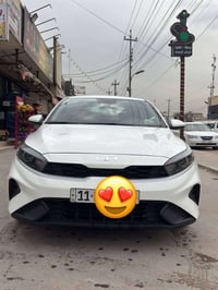 للبيع سيراتو موديل ٢٤ هزه وارقام جديده بغداد بأسمي نص فول .محرك ٢٠٠٠ ك...