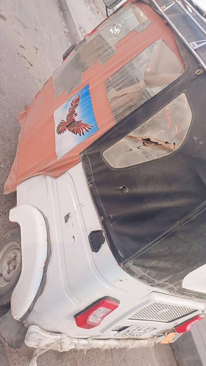 للبيع مكينه مجفته مره وحده مكان بصره 5ميل رقم بسمي وبيها طكه بارد خفيفه حيل ومعمره خياسات  سعر 6و300 رقمي***********
