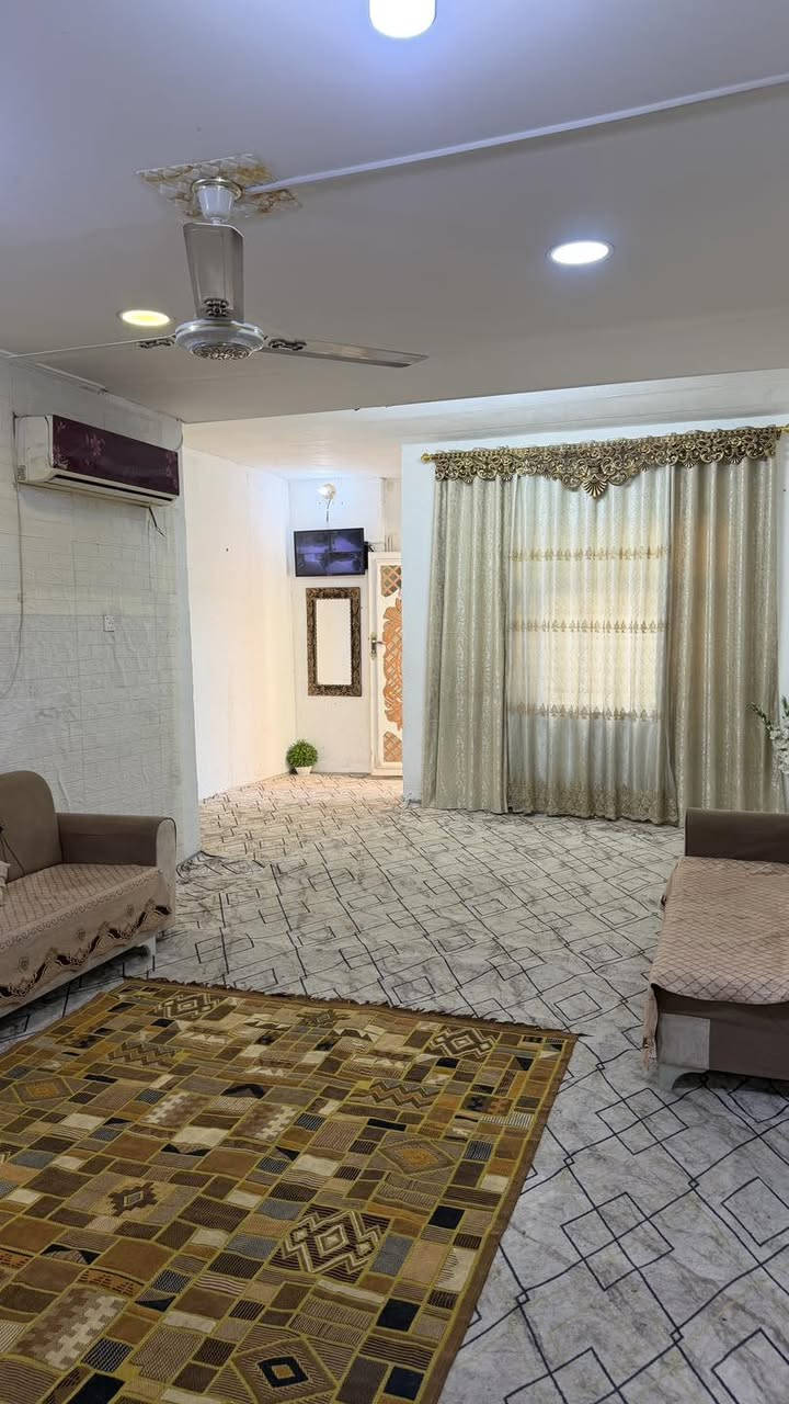 #دار_للبيع🏠

#الموقع : مجمع الامرات اوله 🏘️300 متر علا ساحه

#المساحه : كل الدار 300 م الوجه 15 
نزال 20✨

#التفاصيل : طابقين
شارع 12+🪴
يتكون الدار من غرفه+صاله مطبخ استقبال +مجمع صحيات++منور طابق الثاني 3 غرف  وصاله  وصحيات …………

🔻نستقبل كافة العروض السكنيه والتجاريه 🔻

#مكتب_دار _السلام للوساطة_العقارية 🌍
تسعدنا زيارتكم لمكتبنا 
📍في النجف - حي السلام- شارع ابو دجاج 📍

للمزيد من المعلومات والتفاصيل عن العقار والمعاينه الميدانية يرجى الاتصال على 
(***********) (***********)
