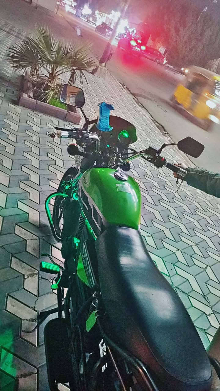 السلام عليكم دراجه دايوان مكفوله من كلشي موديل 23 محرك 200cc رقم ديوانية انكليزي  سنوية بأسمي شرط تحويل ثاني يوم الدراجه امانه الله نضيفه.. السعر 2350 وبيه مجال ... مكاني بغداد الشعله ... رقمي ***********
