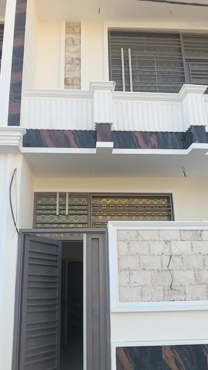 السلام عليكم يتوفر بيت للبيع المساحة 50متر طابقين مقابل حي الامام علي خلف حي الكرار نوع العقار سند 25قرار محكمه خدمات كامله مي ومجاري وكهرباء وتبليط عرض الشارع 9متر تبليط البيت بناء حديث بلوك يحتوي على غرفتين نوم وصاله ومطبخ واستقبال وصحيات الاستفسار عن السعر
***********
***********
