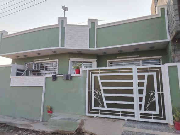 سلام عليكم يوجد بيت مساحه 130 متر الواجه 10 متر ونزال 13 متر يحتوي على ٢غرف نوم واستقبال وصحيات ومطبخ طابو زراعي سند ٢٥ العنوان بغداد الراشديه المراسمه الاتصال على الرقم ***********
