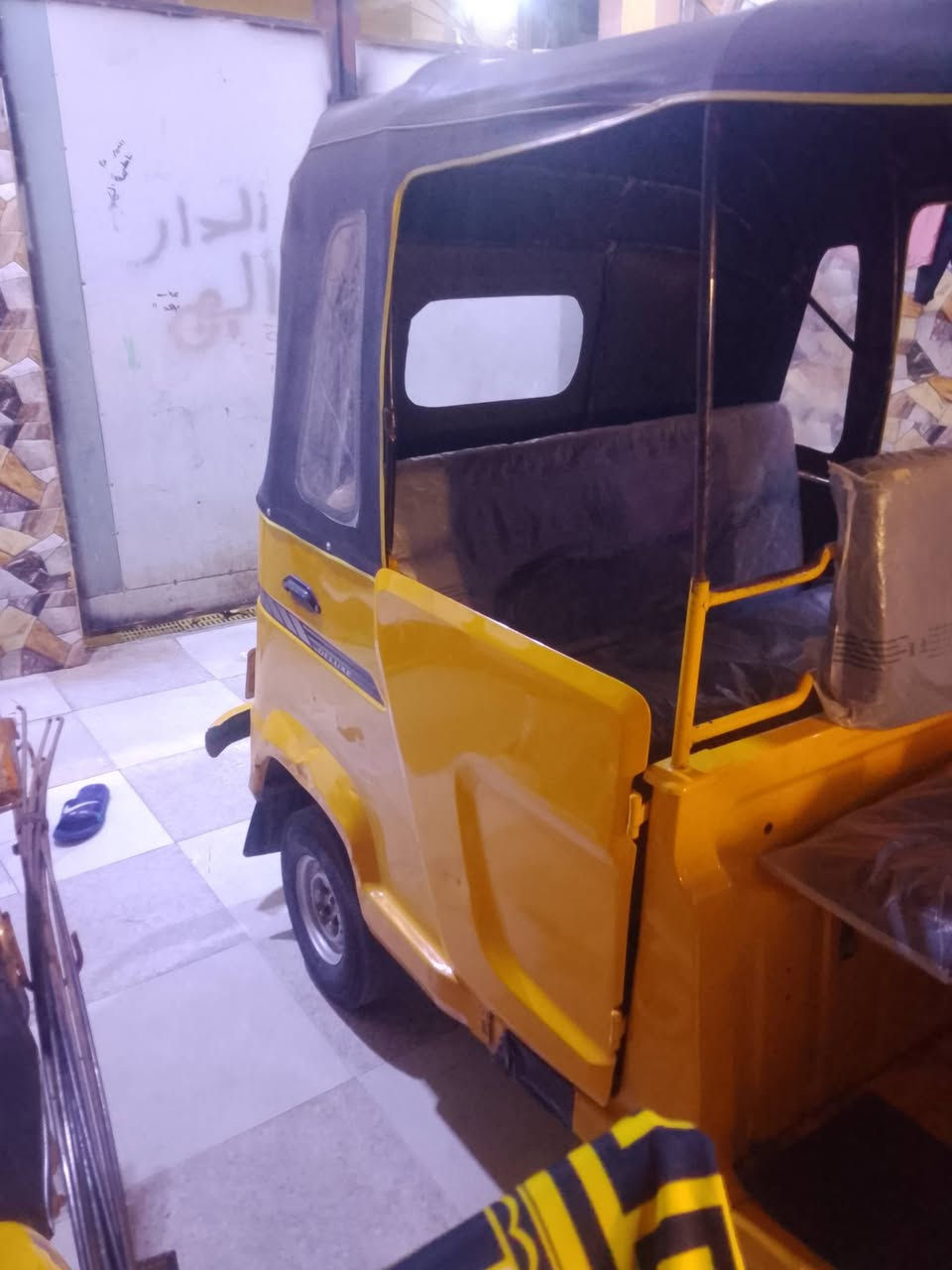 السلام عليكم تكتك تفيس موديل 20 رقم وسنويه السعر 5 ونص بيها مجال اتكتك نضيفه كلش  العنوان بصره دور الشرطه رقم الهاتف ***********
