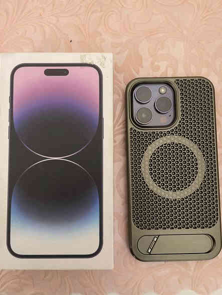 للبيع ايفون 14 برو ماكس اصلي نظيف جدا مابي ولا شخط  واصلي مامفتوح بطارية 85 كارتونته الاصليه ويا سعرة 875 الف ***********
